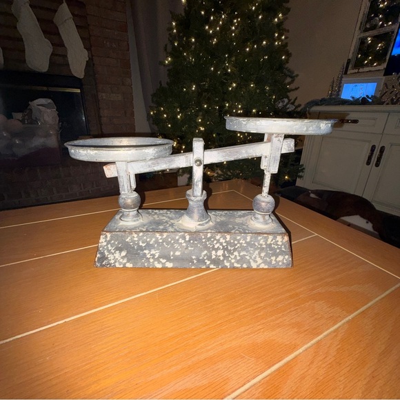 Farmhouse Balance Scale - Picture 4 of 5